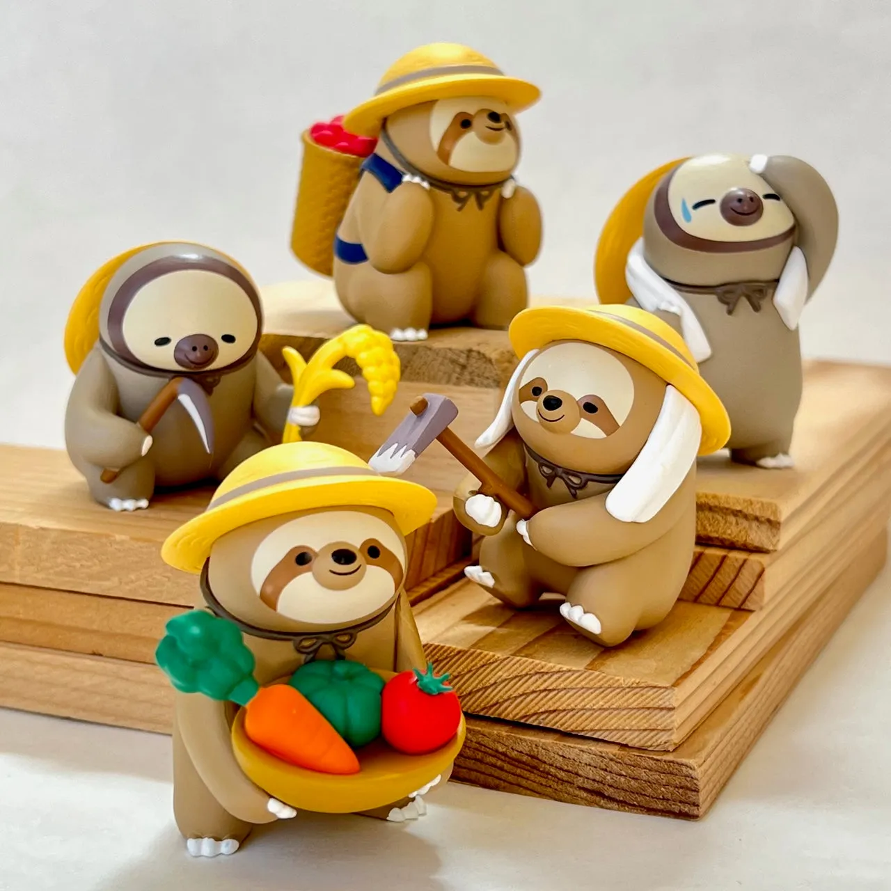 70247 Farmer Sloth Figurine Capsule-5