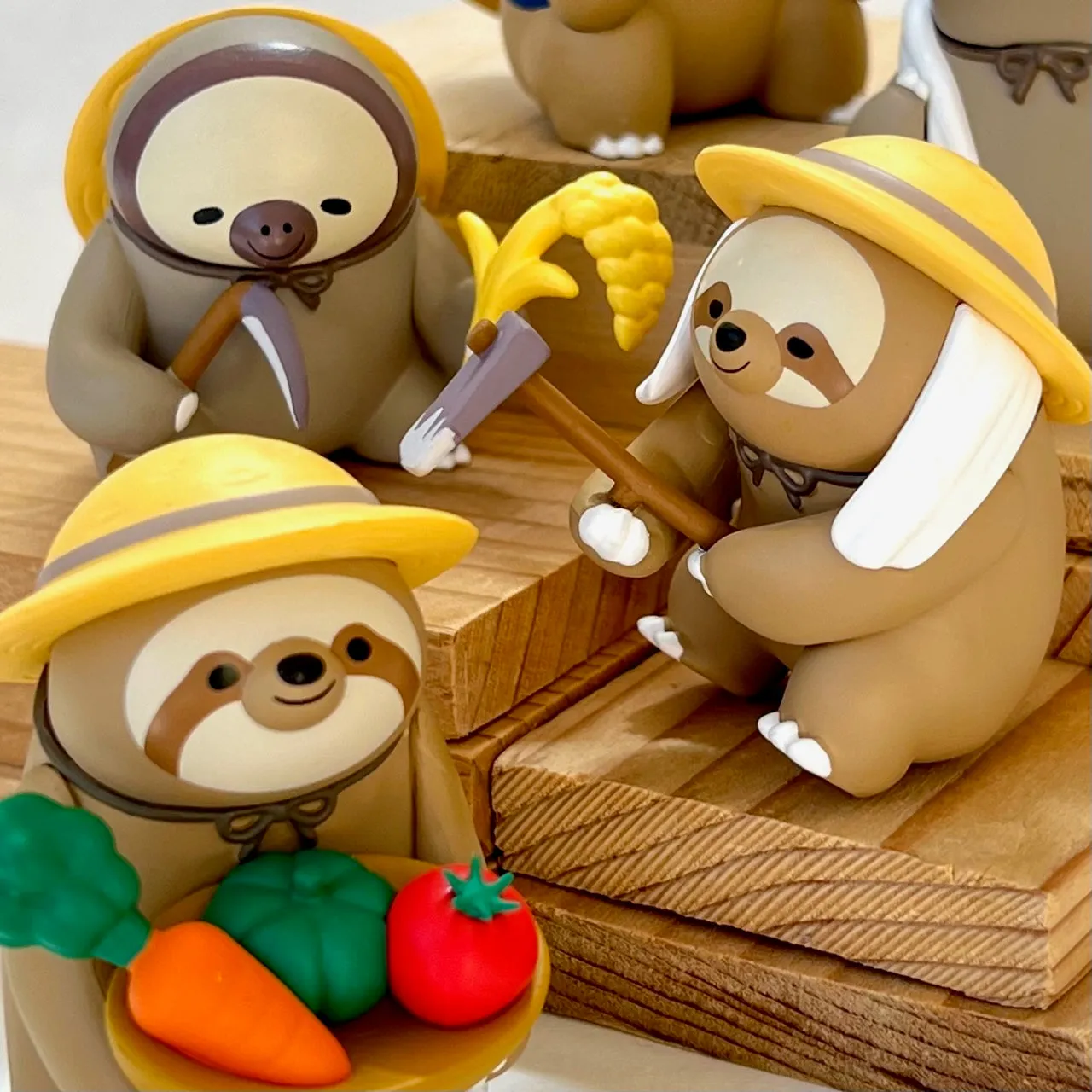 70247 Farmer Sloth Figurine Capsule-5