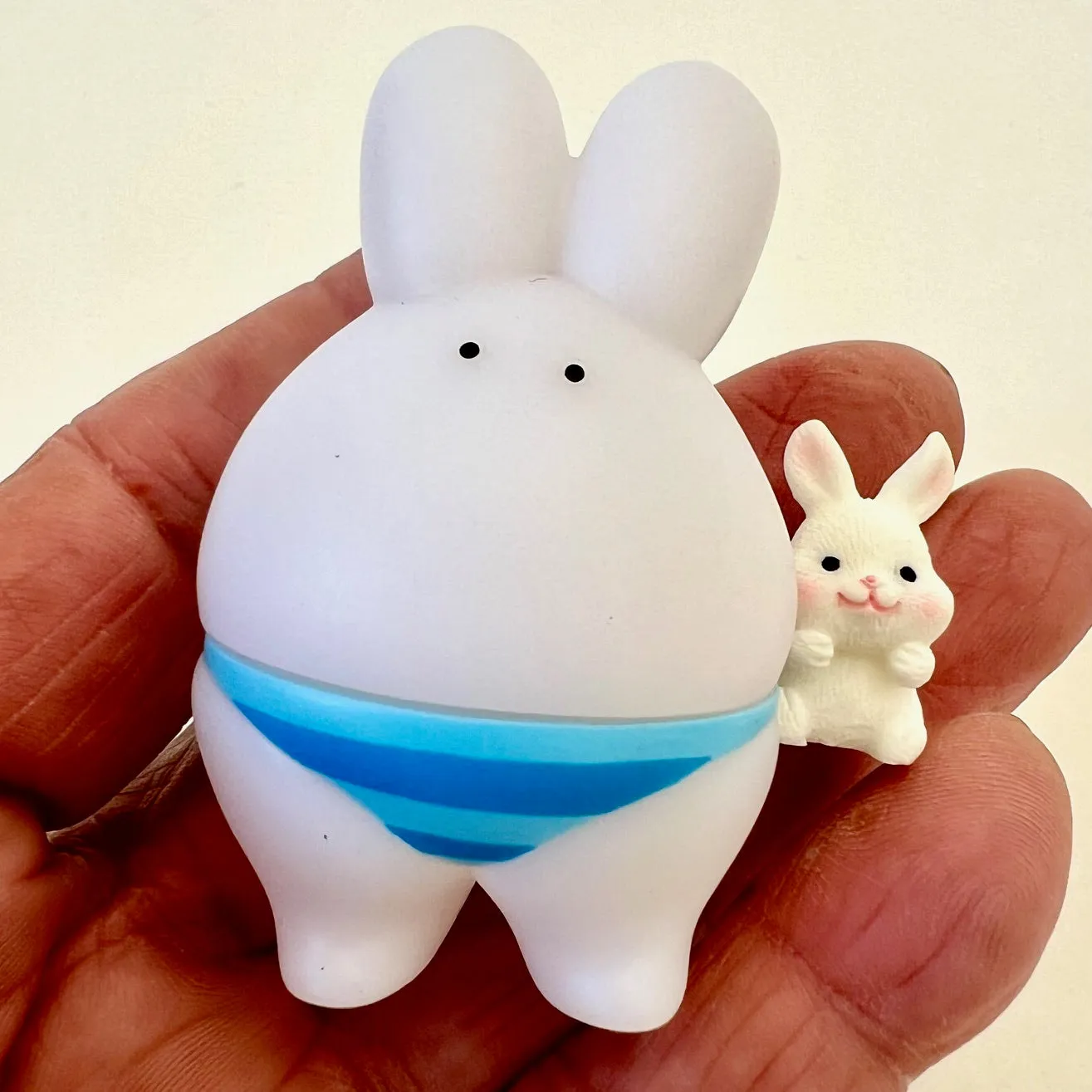 70290 Sumo Rabbit Figurine Capsule-5