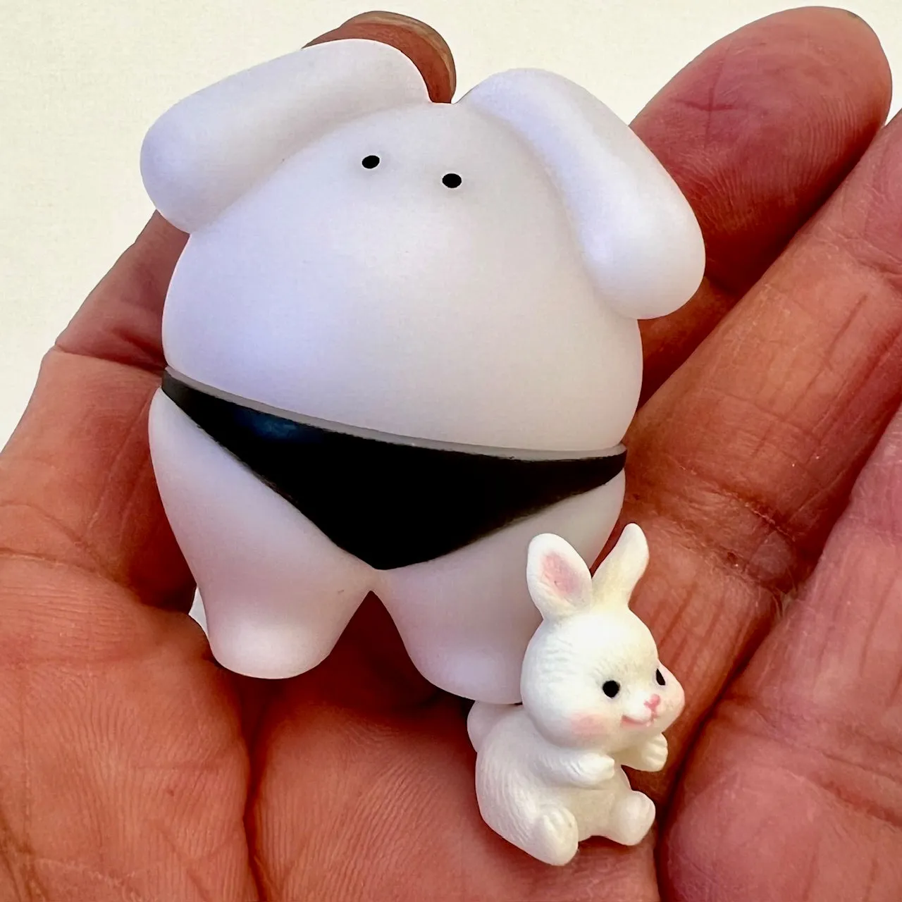 70290 Sumo Rabbit Figurine Capsule-5