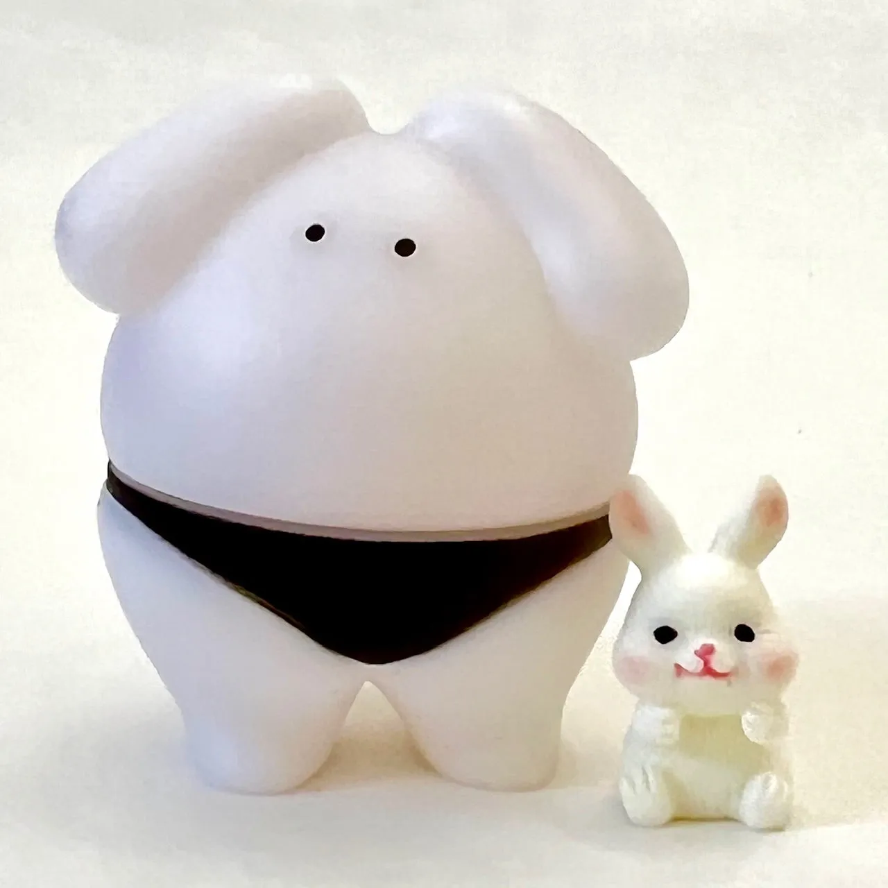 70290 Sumo Rabbit Figurine Capsule-5