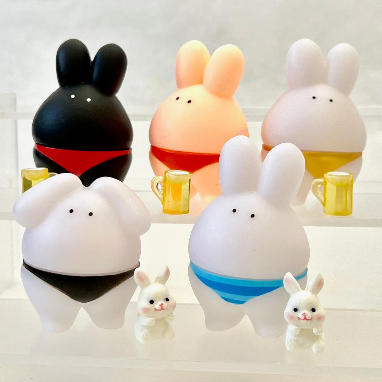 70290 Sumo Rabbit Figurine Capsule-5