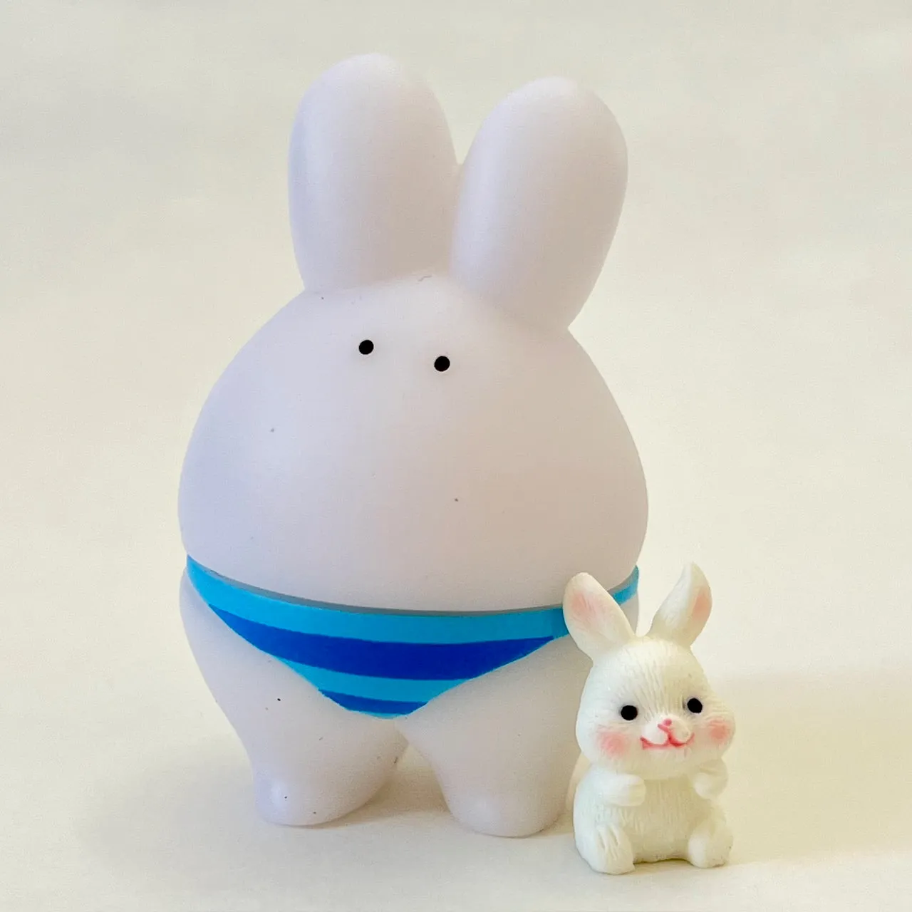 70290 Sumo Rabbit Figurine Capsule-5