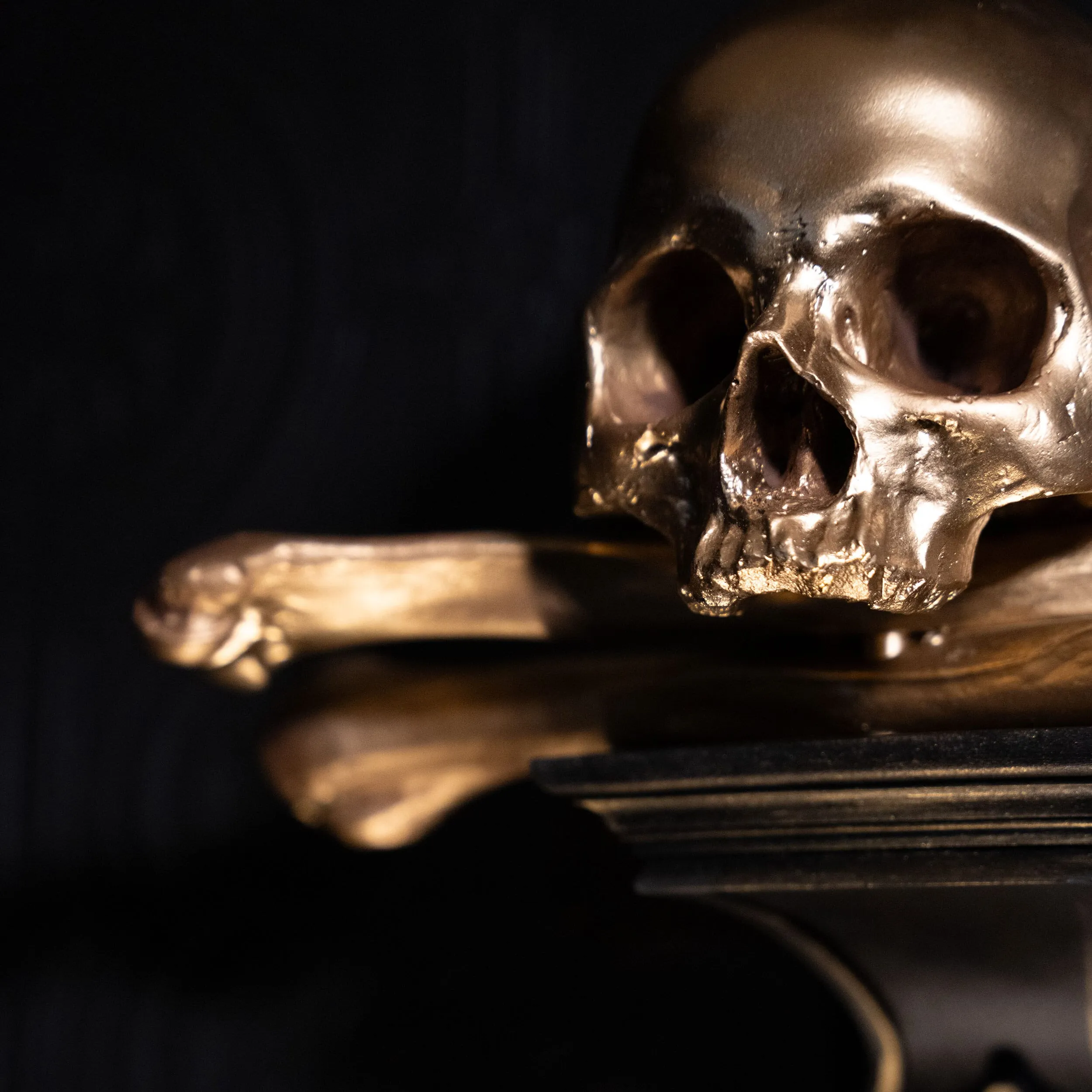 Ossuary Skull Corbel - Gold Edition