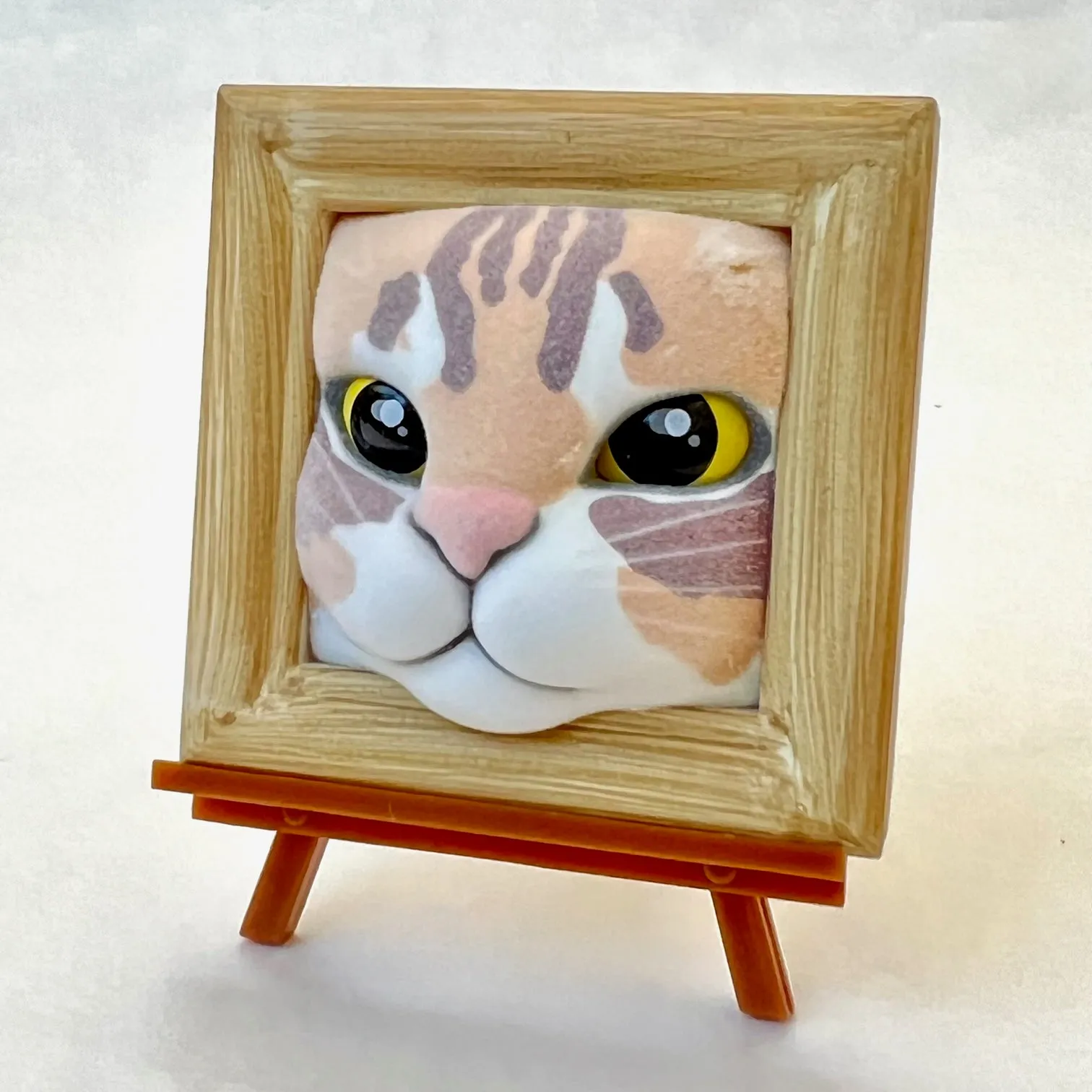 X 70245 Cat Frame Figurine Capsule-DISCONTINUED