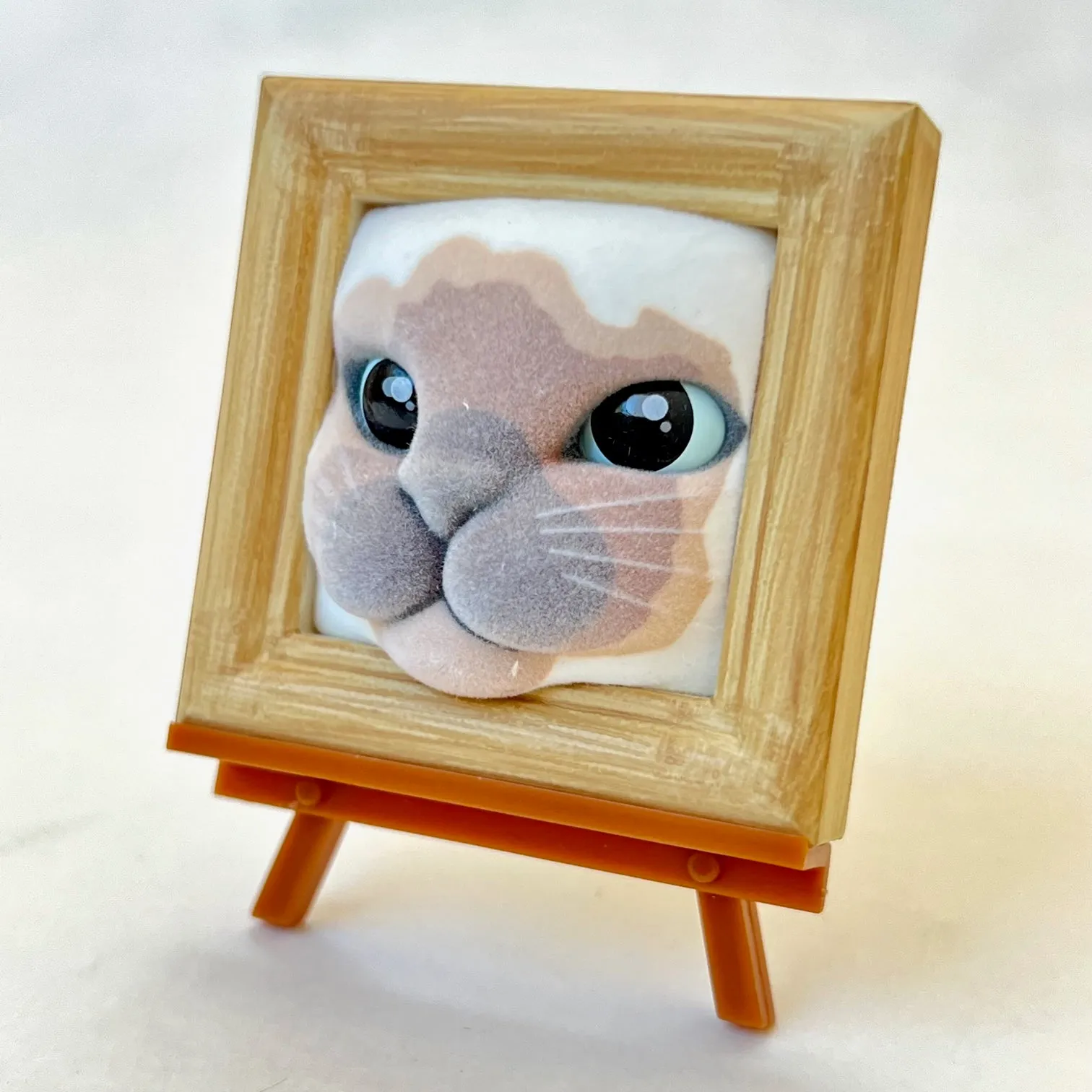 X 70245 Cat Frame Figurine Capsule-DISCONTINUED