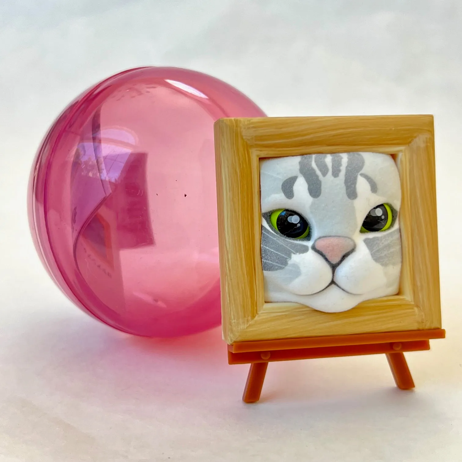 X 70245 Cat Frame Figurine Capsule-DISCONTINUED