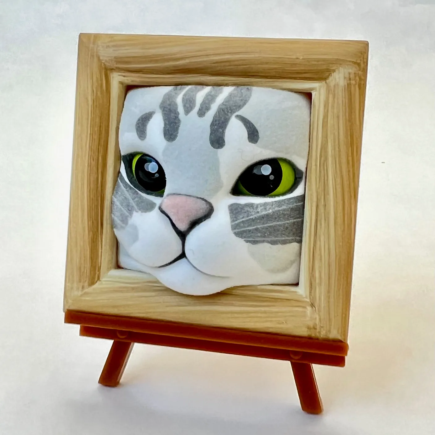 X 70245 Cat Frame Figurine Capsule-DISCONTINUED