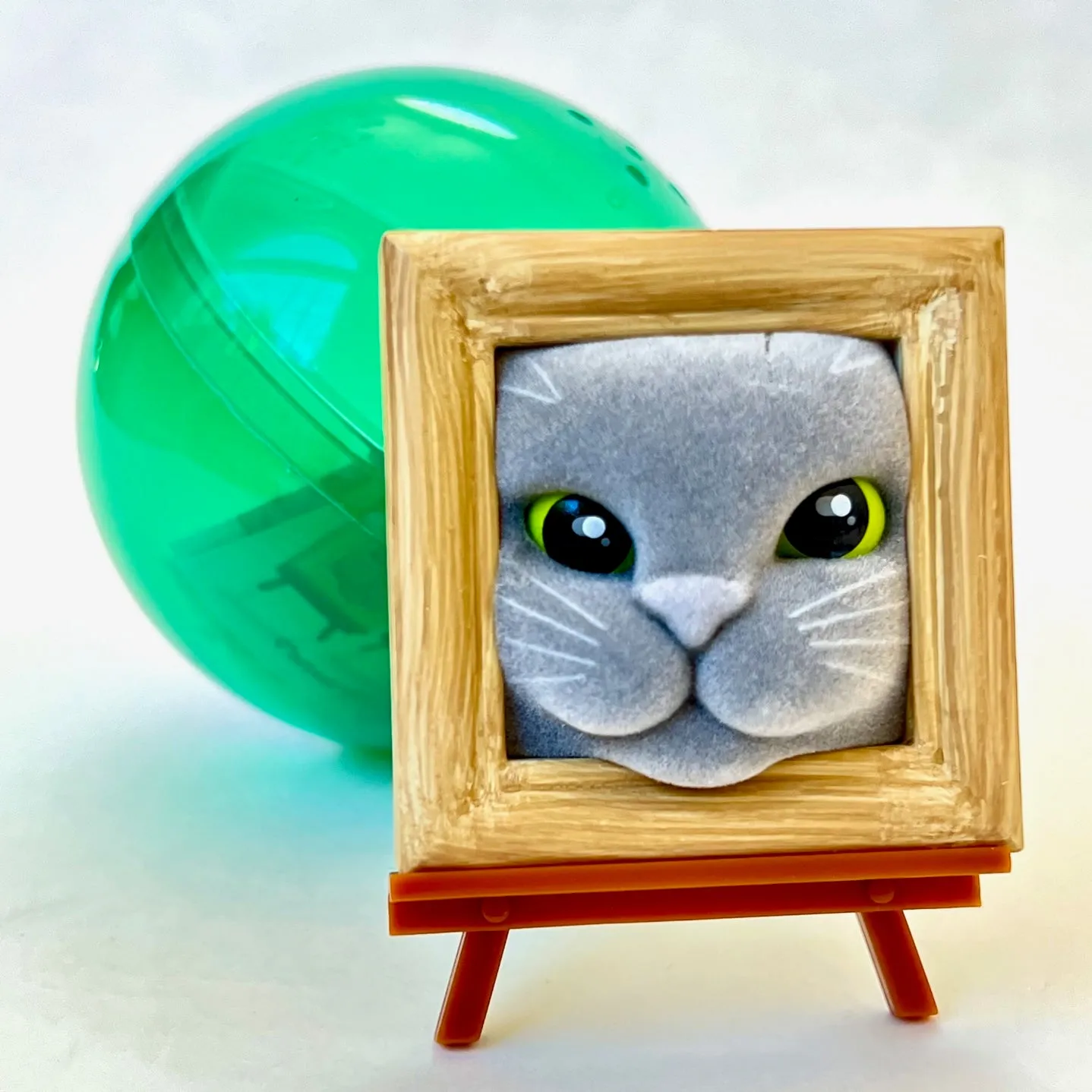 X 70245 Cat Frame Figurine Capsule-DISCONTINUED