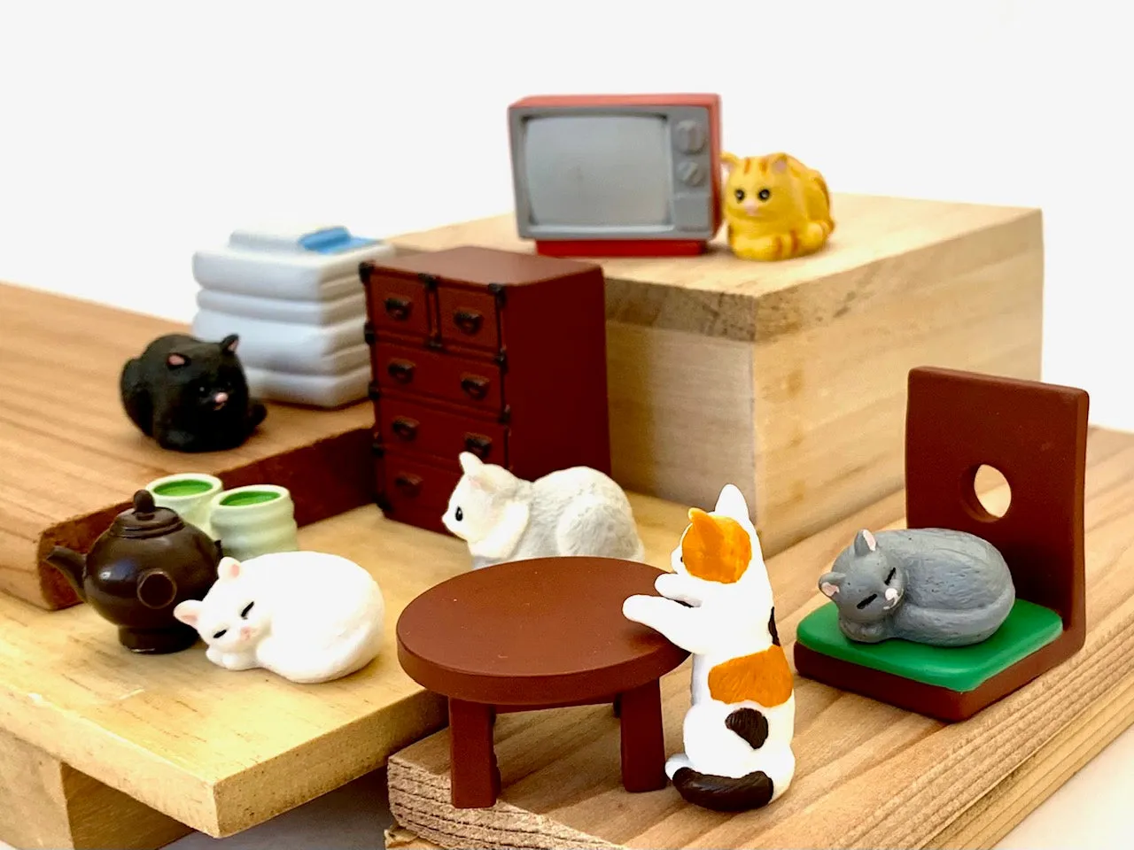 X 70805 CAT HOUSE CAPSULE-DISCONTINUED