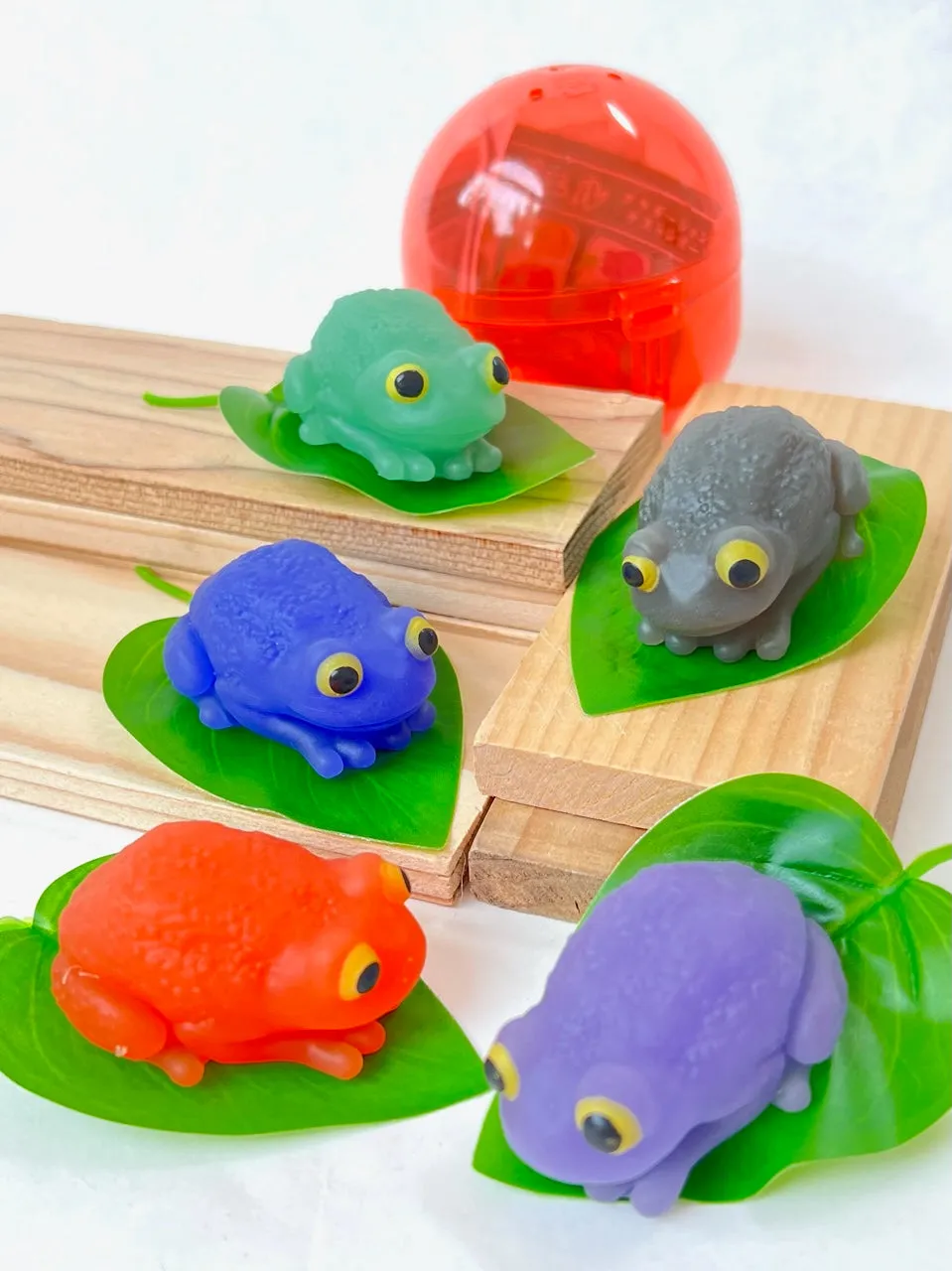 X 70955 Frog  Color Changing Gummy Figurine Capsule-DISCONTINUED