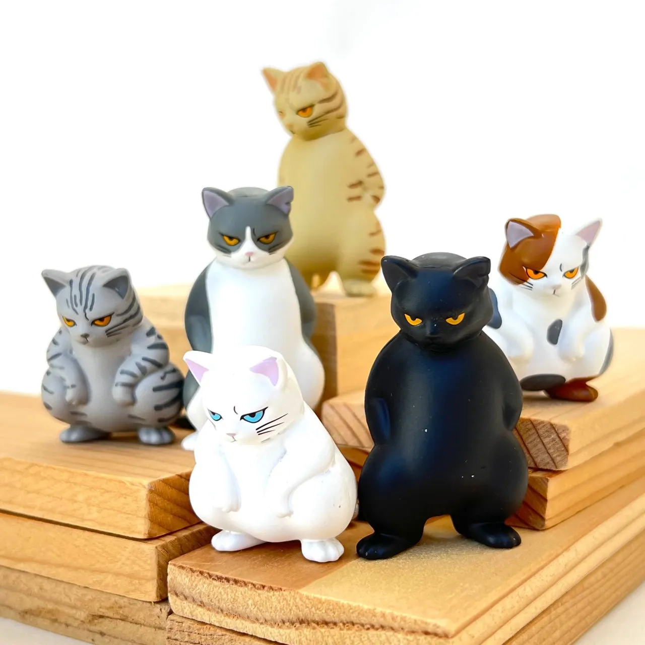 X 70987 Bad Cats Figurine Capsule-DISCONTINED